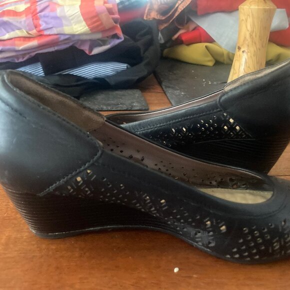 Hush Puppies Black Wedges - Picture 1 of 7